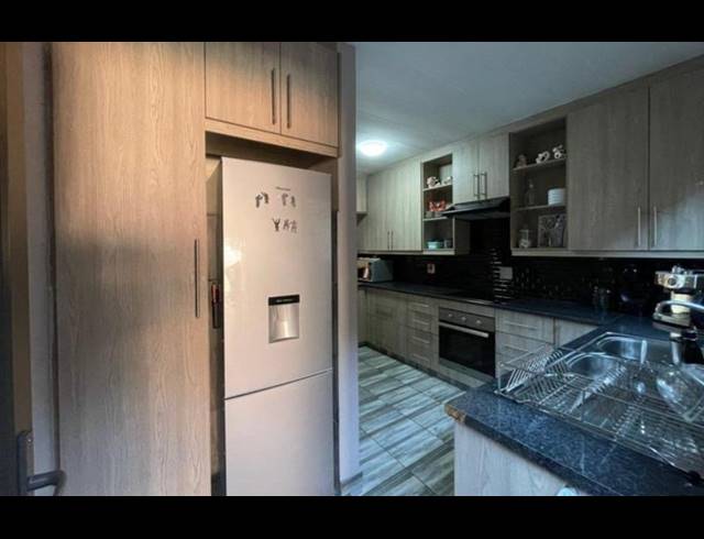 2 BEDROOM TOWNHOUSE FOR SALE IN NEW REDRUTH